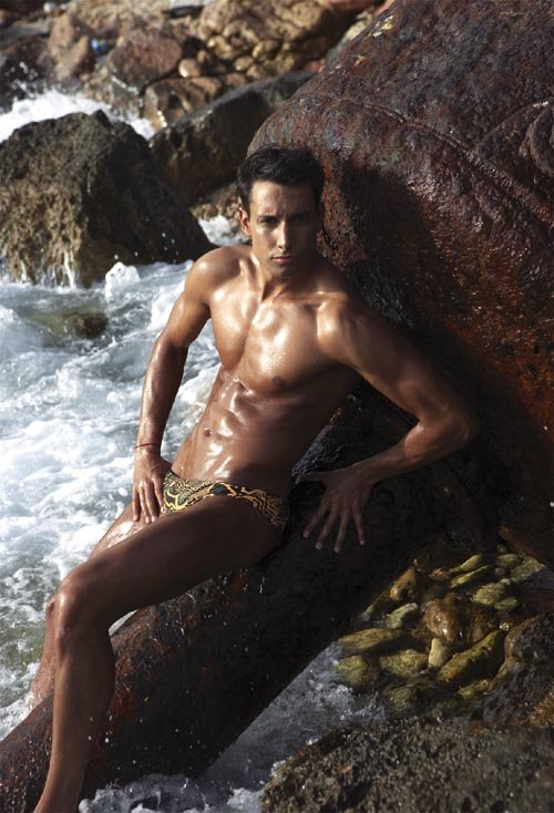 Ποιος είναι ο νεαρός καλλονός για τον οποίο «βουρλίζεται» η Αντζελα στη διαφήμιση viral [εικόνες] | iefimerida.gr 4