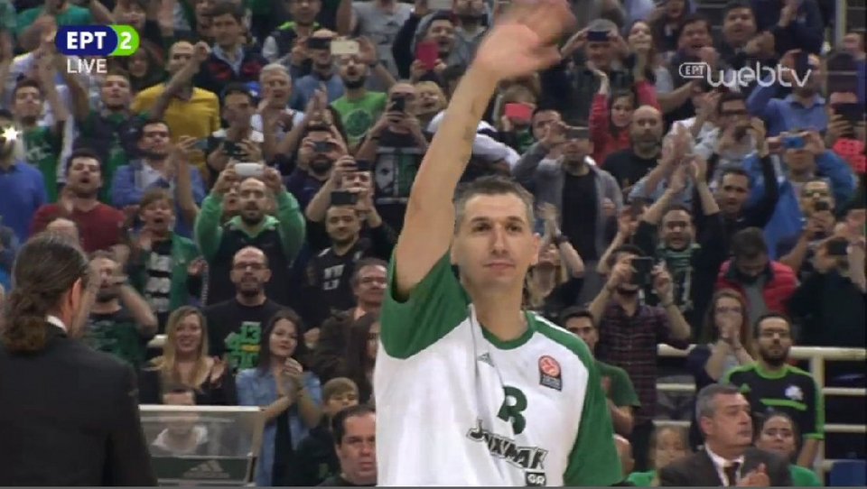 Σείστηκε το ΟΑΚΑ από 20.000 οπαδούς του ΠΑΟ για τον Διαμαντίδη – Συγκίνηση στη βράβευση του [εικόνες&βίντεο] | iefimerida.gr 2