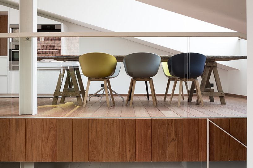 Ενα μοντέρνο σπίτι που ξεπετάγεται μέσα από το έδαφος [εικόνες] | iefimerida.gr 5