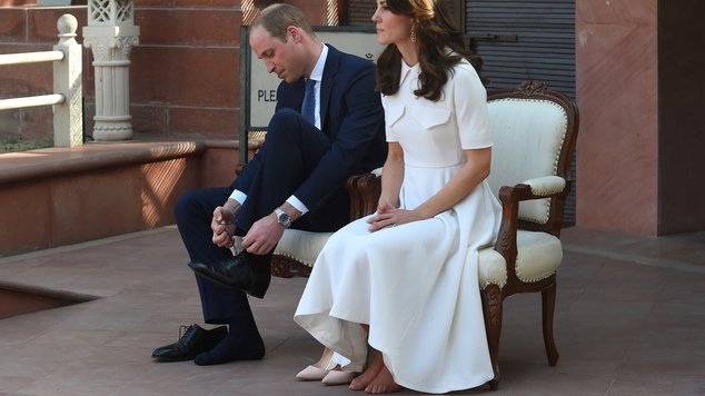 «Κάτι ξέχασες, Κέιτ» -Η Μίντλετον ξυπόλητη, χωρίς πεντικιούρ [εικόνες] | iefimerida.gr 3