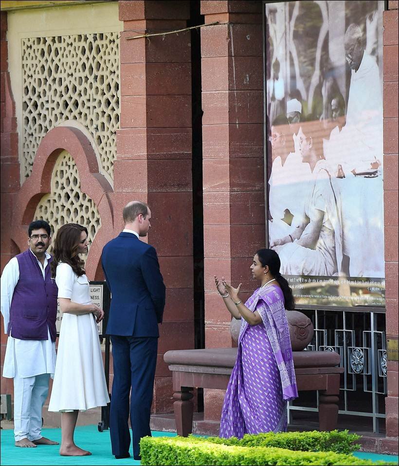 «Κάτι ξέχασες, Κέιτ» -Η Μίντλετον ξυπόλητη, χωρίς πεντικιούρ [εικόνες] | iefimerida.gr 4