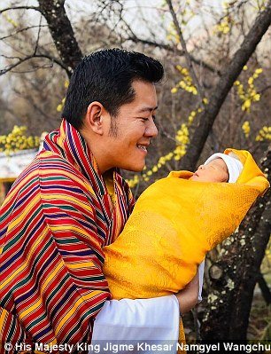 Μπουτάν: Φύτεψαν 108.000 δέντρα για να γιορτάσουν τον ερχομό του διαδόχου [εικόνες] | iefimerida.gr 6