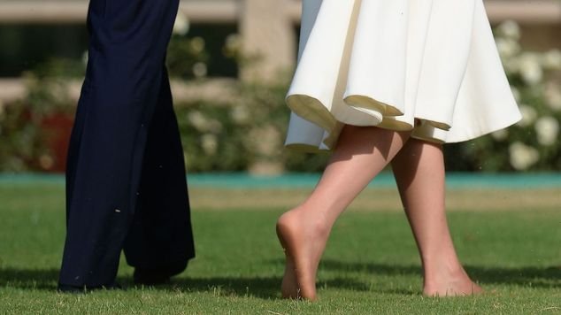 «Κάτι ξέχασες, Κέιτ» -Η Μίντλετον ξυπόλητη, χωρίς πεντικιούρ [εικόνες] | iefimerida.gr 5