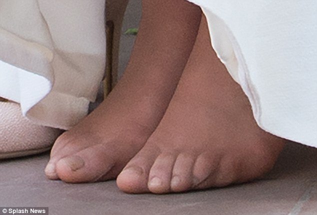 «Κάτι ξέχασες, Κέιτ» -Η Μίντλετον ξυπόλητη, χωρίς πεντικιούρ [εικόνες] | iefimerida.gr 10