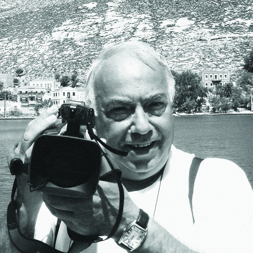 Τιμή στον Γιώργο Δάμπαση -Τον κινηματογραφιστή της Ανδρου | iefimerida.gr 0