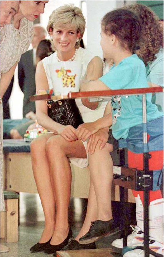 Γιατί η  Μίντλετον κάθεται πάντα με τα γόνατα ενωμένα (και γιατί να το κάνεις και εσύ) [εικόνες] | iefimerida.gr 6