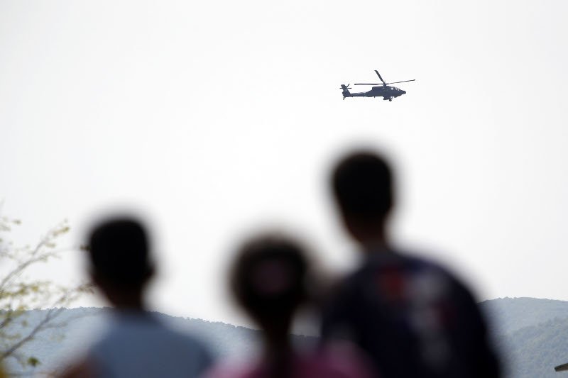 Γιατροί του Κόσμου: Οι ασκήσεις του Καμμένου τρόμαξαν τα προσφυγόπουλα -Εβαλαν τα κλάματα από τις χαμηλές πτήσεις [εικόνες] | iefimerida.gr 2