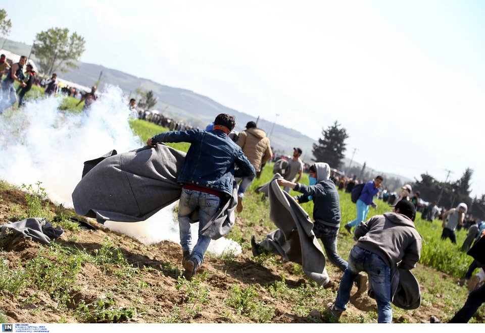 Μετρούν πληγές στην Ειδομένη: Τρία παιδιά με τραύματα στο κεφάλι από σφαίρες καουτσούκ, 200 άτομα με αναπνευστικά προβλήματα | iefimerida.gr 2