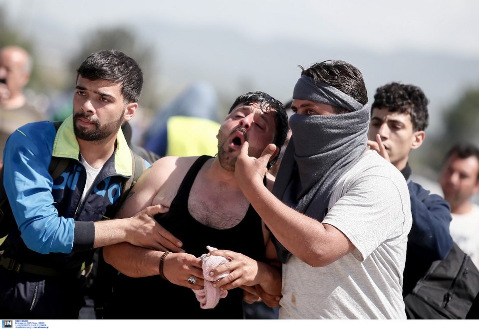 Μετρούν πληγές στην Ειδομένη: Τρία παιδιά με τραύματα στο κεφάλι από σφαίρες καουτσούκ, 200 άτομα με αναπνευστικά προβλήματα | iefimerida.gr 3