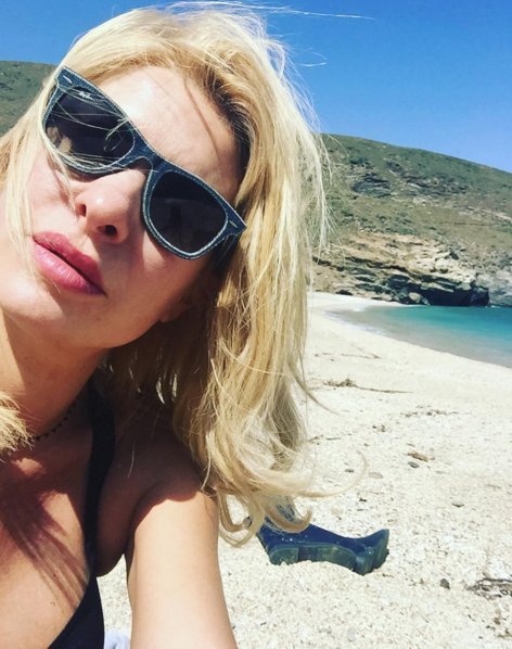 Οι selfies της Ελένης Μενεγάκη από την Ανδρο [εικόνες] | iefimerida.gr 0