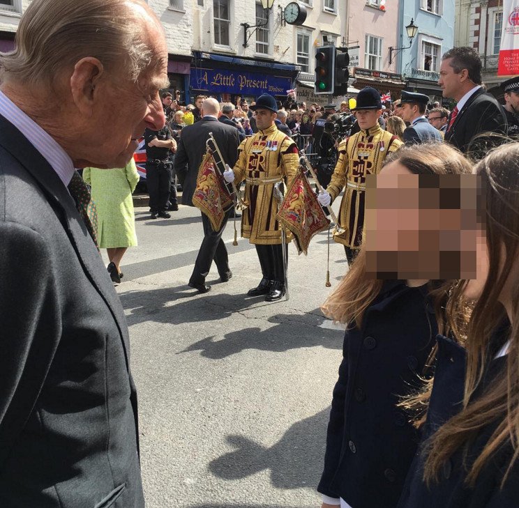 Οι κόρες της Σήλιας Κριθαριώτη συναντήθηκαν με την βασίλισσα Ελισάβετ! [εικόνες] | iefimerida.gr 4