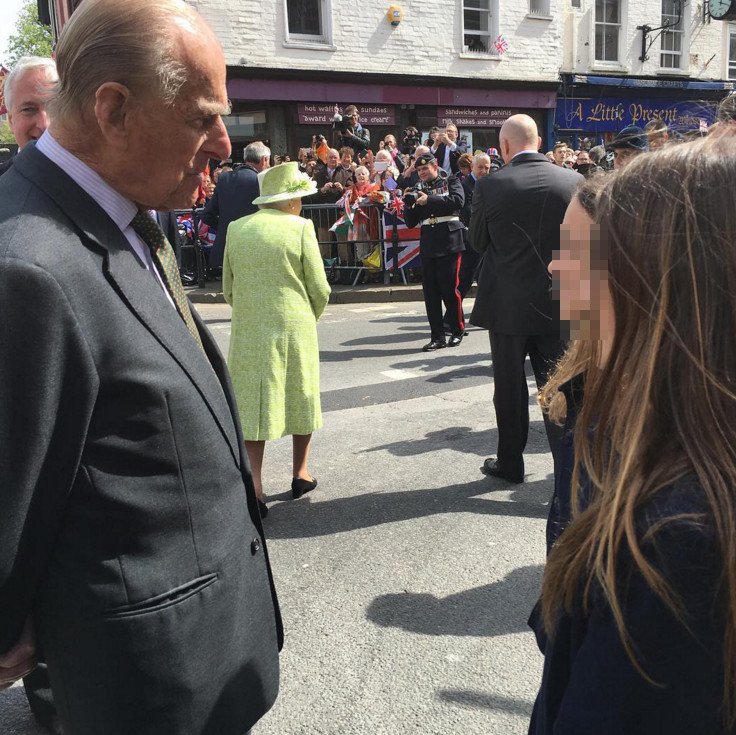 Οι κόρες της Σήλιας Κριθαριώτη συναντήθηκαν με την βασίλισσα Ελισάβετ! [εικόνες] | iefimerida.gr 2