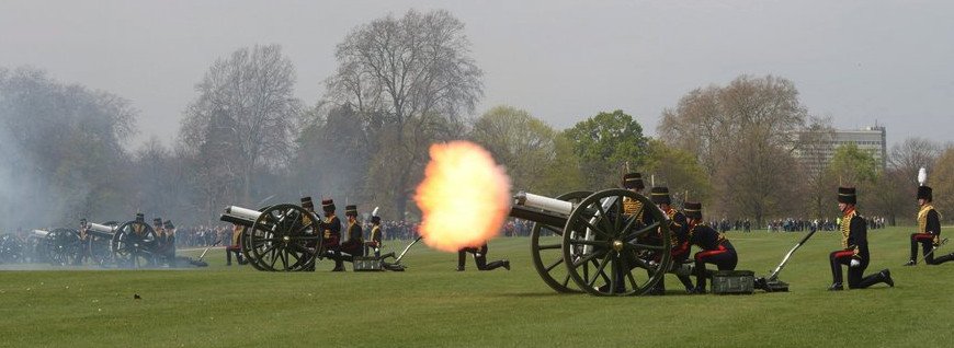 Σε παροξυσμό οι βασιλόφρονες στη Βρετανία -Τρέλες για τα 90 της Ελισάβετ [εικόνες] | iefimerida.gr 10