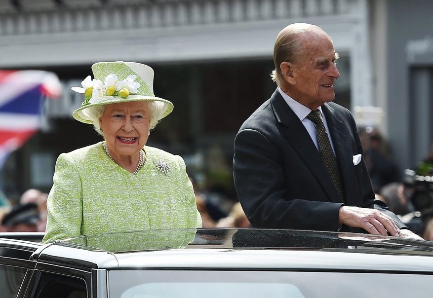 Σε παροξυσμό οι βασιλόφρονες στη Βρετανία -Τρέλες για τα 90 της Ελισάβετ [εικόνες] | iefimerida.gr 12