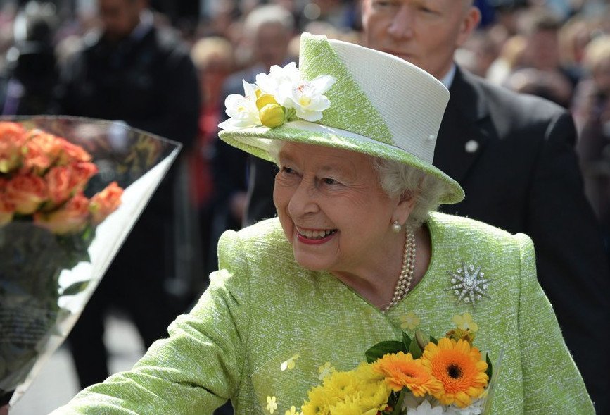 Σε παροξυσμό οι βασιλόφρονες στη Βρετανία -Τρέλες για τα 90 της Ελισάβετ [εικόνες] | iefimerida.gr 5