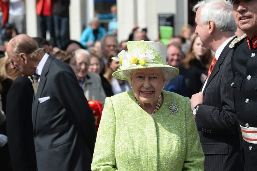 Σε παροξυσμό οι βασιλόφρονες στη Βρετανία -Τρέλες για τα 90 της Ελισάβετ [εικόνες] | iefimerida.gr 6