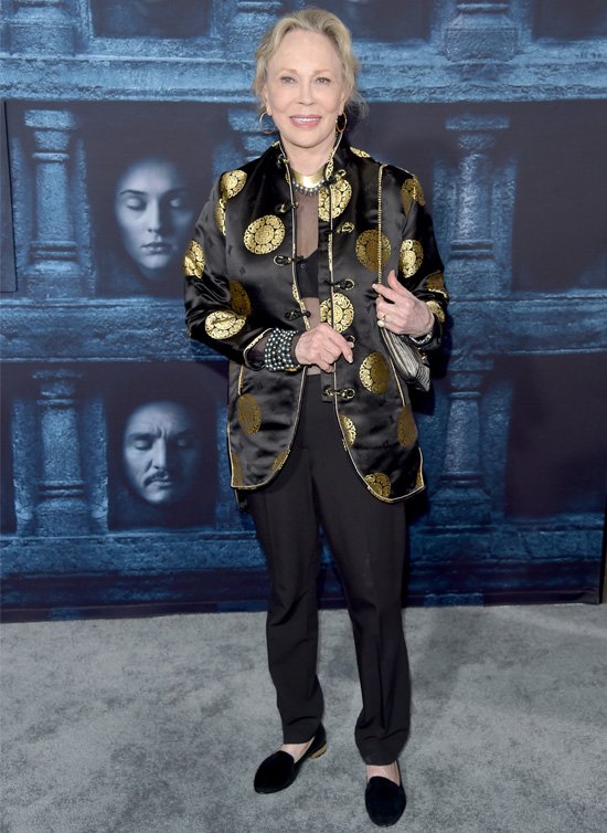 Πανέμορφη η Φέι Νταναγουέι στα 75 της, εμφανίστηκε με το σουτιέν [εικόνες] | iefimerida.gr 8