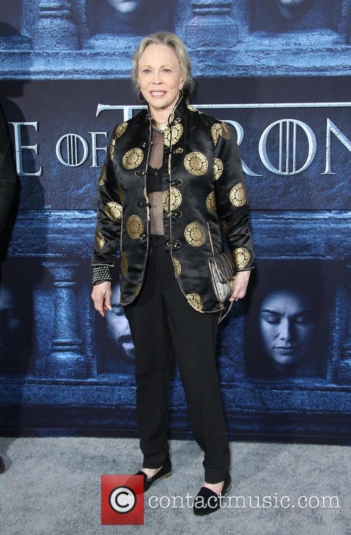 Πανέμορφη η Φέι Νταναγουέι στα 75 της, εμφανίστηκε με το σουτιέν [εικόνες] | iefimerida.gr 4