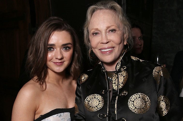 Πανέμορφη η Φέι Νταναγουέι στα 75 της, εμφανίστηκε με το σουτιέν [εικόνες] | iefimerida.gr 6