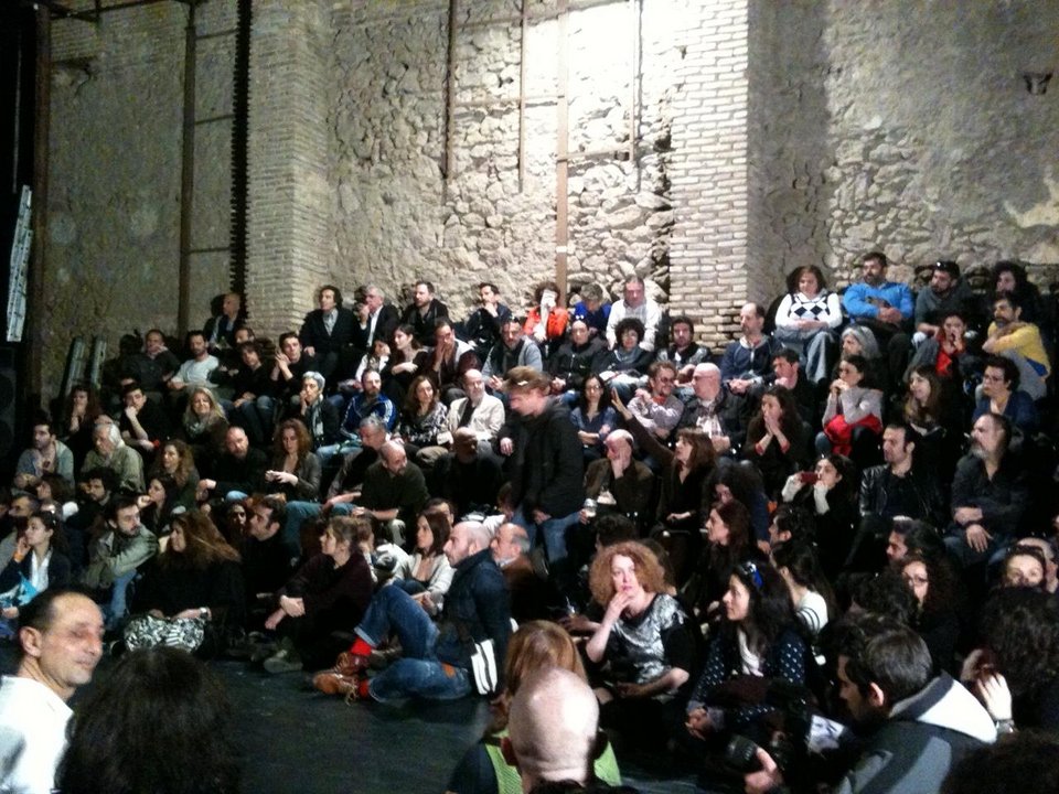 Μέσα στη «συνέλευση» των ηθοποιών για το Φεστιβάλ: Persona non grata ο Φαμπρ, όλοι κατά Μπαλτά [εικόνες] | iefimerida.gr 0