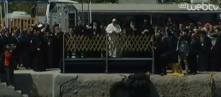 Στη Λέσβο ο Πάπας Φραγκίσκος -Ιστορική επίσκεψη για το προσφυγικό | iefimerida.gr 0