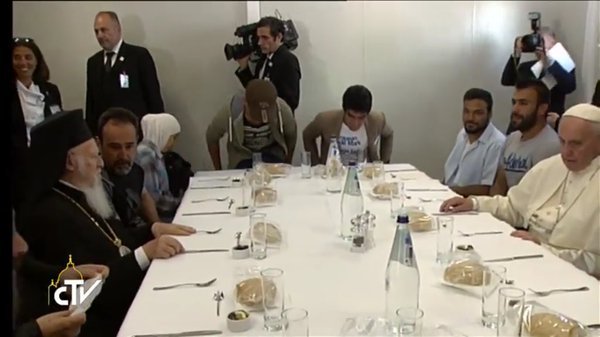 Στη Λέσβο ο Πάπας Φραγκίσκος -Ιστορική επίσκεψη για το προσφυγικό | iefimerida.gr 4