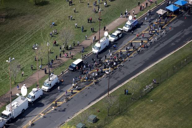 Το απίστευτο σπίτι στο οποίο πέθανε ο Prince –Κατακλύζεται από χιλιάδες φαν του [εικόνες] | iefimerida.gr 17