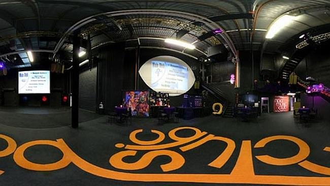 Το απίστευτο σπίτι στο οποίο πέθανε ο Prince –Κατακλύζεται από χιλιάδες φαν του [εικόνες] | iefimerida.gr 5