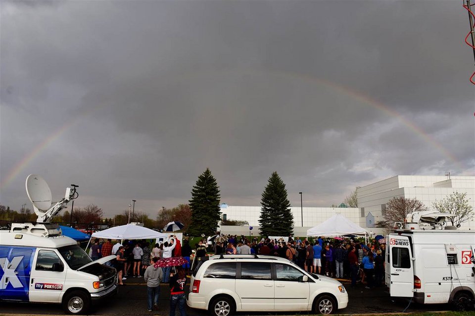 Το απίστευτο σπίτι στο οποίο πέθανε ο Prince –Κατακλύζεται από χιλιάδες φαν του [εικόνες] | iefimerida.gr 2