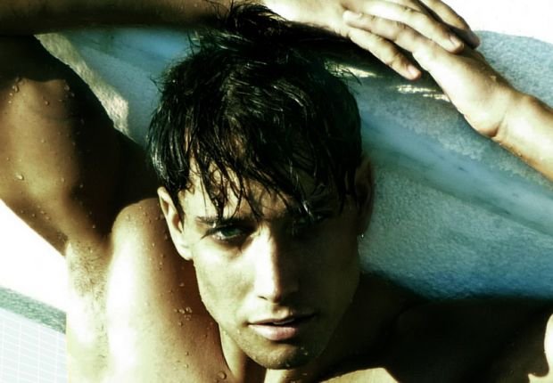 Ποιος είναι ο νεαρός καλλονός για τον οποίο «βουρλίζεται» η Αντζελα στη διαφήμιση viral [εικόνες] | iefimerida.gr 0