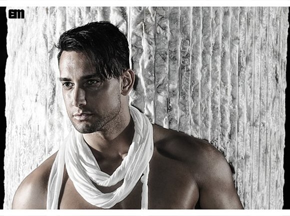 Ποιος είναι ο νεαρός καλλονός για τον οποίο «βουρλίζεται» η Αντζελα στη διαφήμιση viral [εικόνες] | iefimerida.gr 3