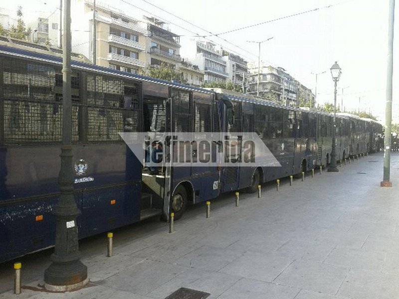 «Αστακός» το Χίλτον – 15 κλούβες των ΜΑΤ για να αποκλείσουν τους διαδηλωτές [εικόνες] | iefimerida.gr 0