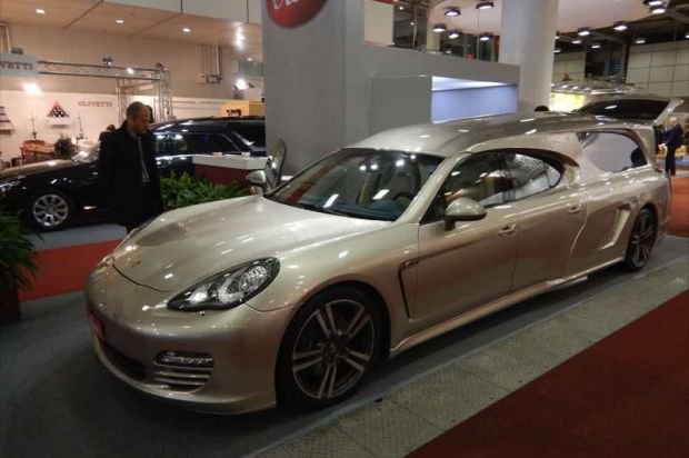 Απίστευτο: Η πρώτη Porsche... νεκροφόρα | iefimerida.gr 4