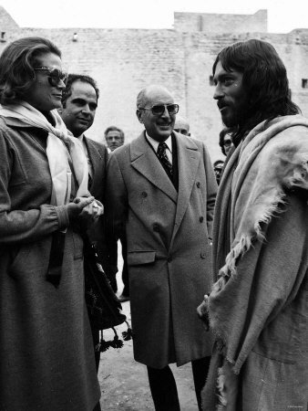 «Ο Ιησούς από την Ναζαρέτ»- Οι φωτογραφίες που ο Τζεφιρέλι θα ήθελε να «κάψει» [βίντεο] | iefimerida.gr 0