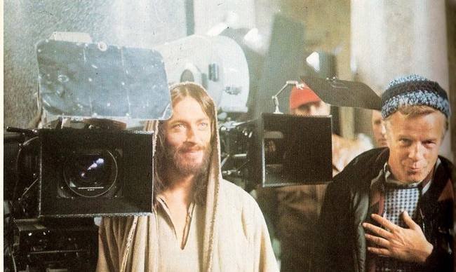 «Ο Ιησούς από την Ναζαρέτ»- Οι φωτογραφίες που ο Τζεφιρέλι θα ήθελε να «κάψει» [βίντεο] | iefimerida.gr 5