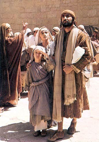 Πώς είναι σήμερα το αγόρι που ενσάρκωσε τον Ιησού από τη Ναζαρέτ [εικόνες] | iefimerida.gr 1