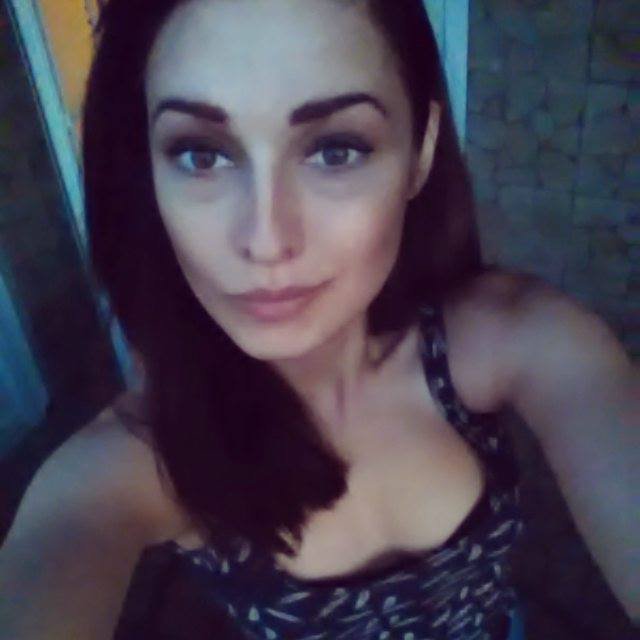 Η καλλονή εγγονή της Τασσώς Καββαδία σχεδιάζει ρούχα! [εικόνες] | iefimerida.gr 0