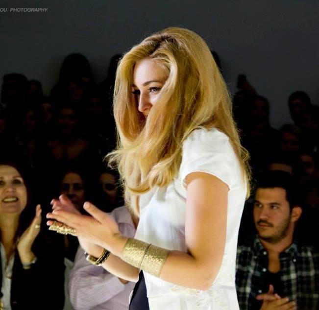 Η καλλονή εγγονή της Τασσώς Καββαδία σχεδιάζει ρούχα! [εικόνες] | iefimerida.gr 6