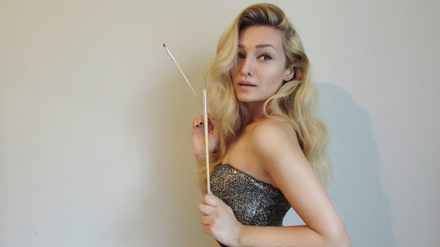 Η καλλονή εγγονή της Τασσώς Καββαδία σχεδιάζει ρούχα! [εικόνες] | iefimerida.gr 7