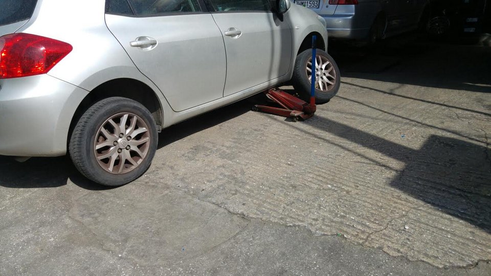 Οχήματα «βόμβες»: Το 60% των αυτοκινήτων κυκλοφορούν με φθαρμένα ελαστικά [εικόνες & βίντεο] | iefimerida.gr 4