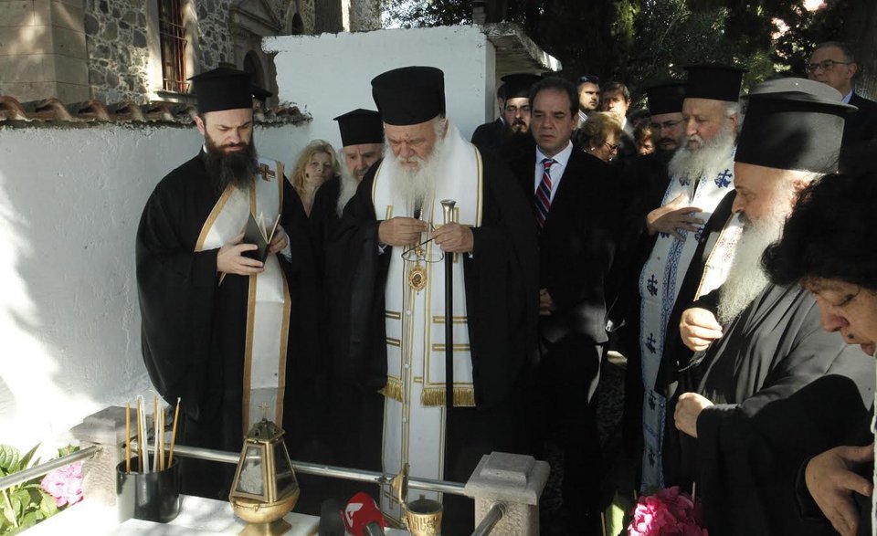 Εγκαινιάστηκε από τον Αρχιεπίσκοπο Ιερώνυμο στην Λέσβο το 10ο κοινωνικό παντοπωλείο της «Αποστολής» [εικόνες] | iefimerida.gr 4