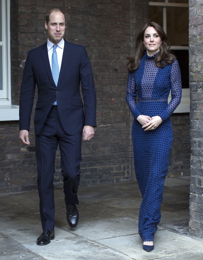 Η πιο τολμηρή εμφάνιση της Κέιτ Μίντλετον -Με μάξι διαφανές φόρεμα [εικόνες]  | iefimerida.gr 0