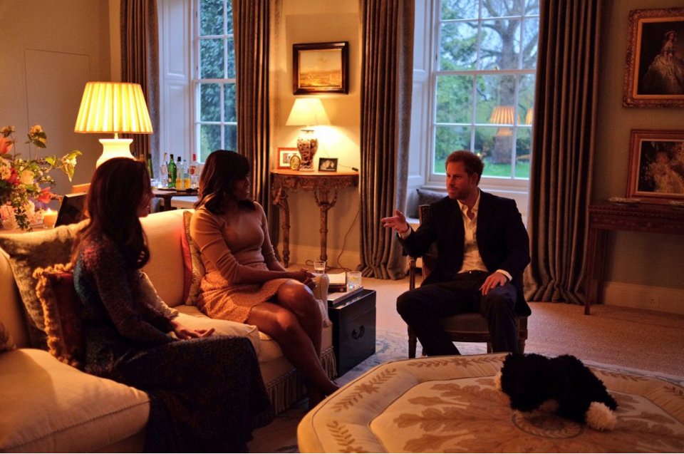 Το παλάτι των Γουίλιαμ-Κέιτ -Οι κορνίζες με τη Νταϊάνα, τα πεθερικά και τα λούτρινα [εικόνες] | iefimerida.gr 1