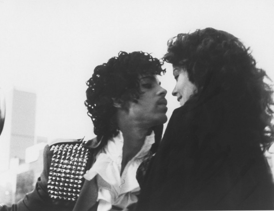 Γυναίκες και έρωτες στη ζωή του ανδρόγυνου Prince [εικόνες] | iefimerida.gr 4