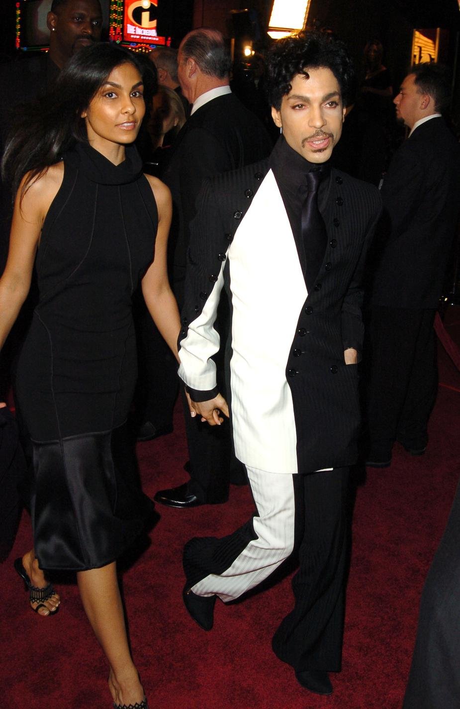 Γυναίκες και έρωτες στη ζωή του ανδρόγυνου Prince [εικόνες] | iefimerida.gr 2