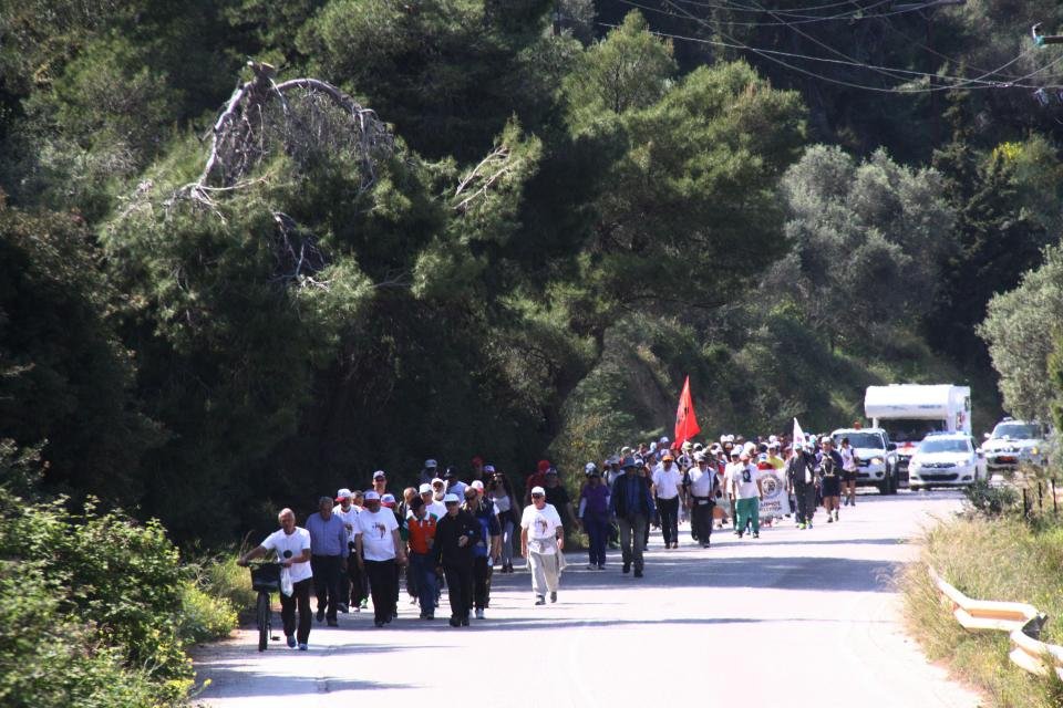 Κάνουν πορεία με τα πόδια από την Πάτρα κατά της ανεργίας -Εφτασαν στην Κόρινθο [εικόνες & βίντεο] | iefimerida.gr 5