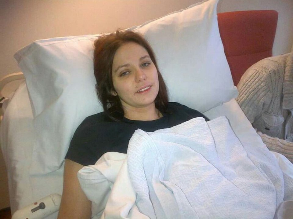 Γιατροί την έστειλαν σπίτι για να πεθάνει -Την έσωσε η μητέρα της, βρήκε θεραπεία στο ίντερνετ [εικόνες]  | iefimerida.gr 3