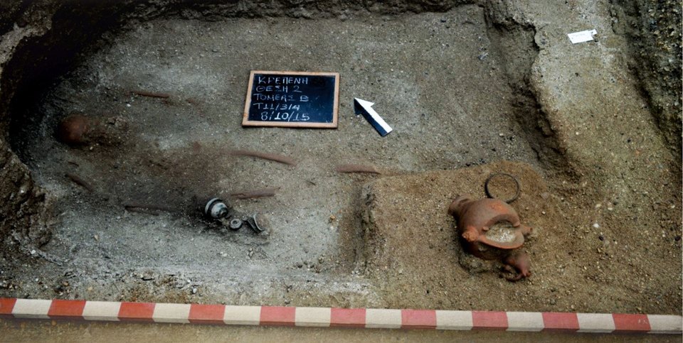 Εντοπισμός τριών νεκροπόλεων στην Καστοριά-Αριστοκράτες νεκροί με βραχιόλια σε χέρια και πόδια | iefimerida.gr 0