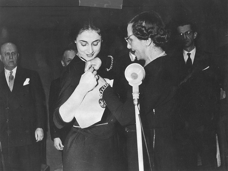 Ελλη Λαμπέτη: Η θυελλώδης ζωή του ομορφότερου ψευδίσματος του ελληνικού θεάτρου [εικόνες & βίντεο] | iefimerida.gr 16