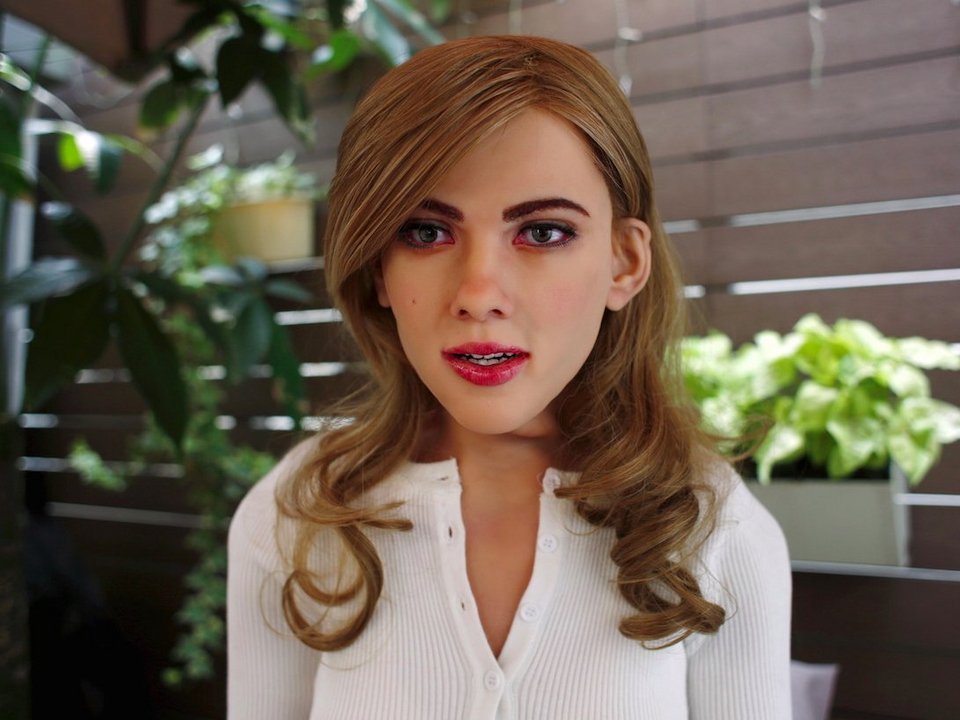  Με 44.000 ευρώ μπορείτε να έχετε και εσείς την Σκάρλετ Γιόχανσον στο σαλόνι σας [εικόνες-βίντεο] | iefimerida.gr 2